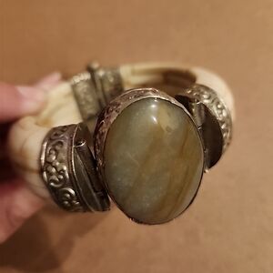 Vintage Chunky Bone Polished Agate Stone Hinged Bangle Bracelet Pin Closure